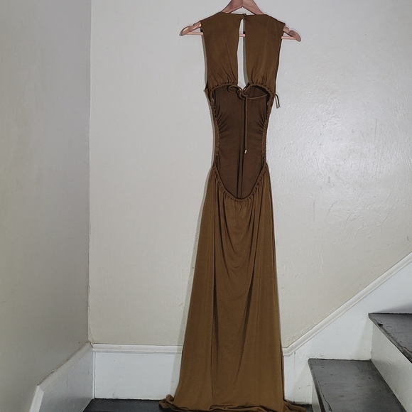 Elegant Brown Maxi Dress - Picture 4 of 10
